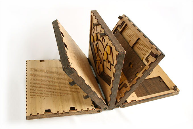 Skaparen av pusselbok i trä drog in 200 000 dollar via Kickstarter – på sex timmar