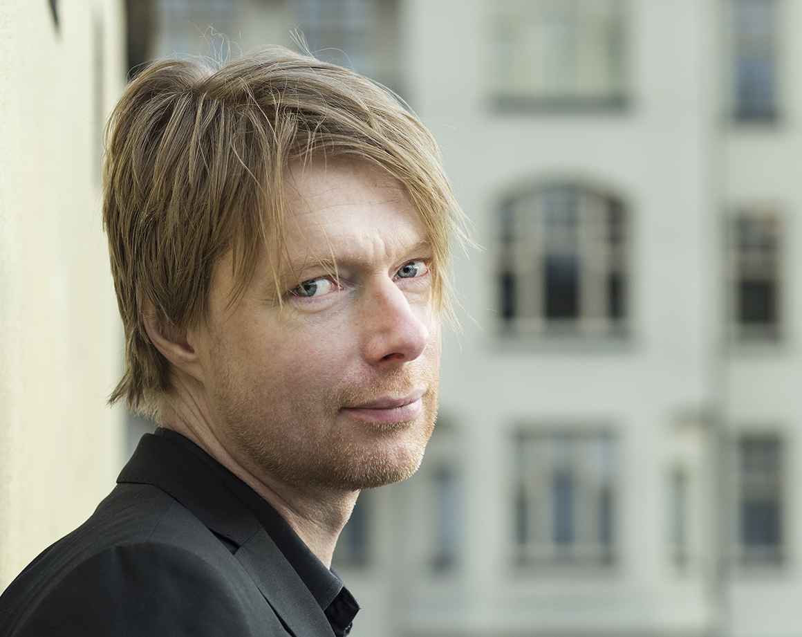 Peo Bengtsson väljer egenutgivning för sin diktsamling